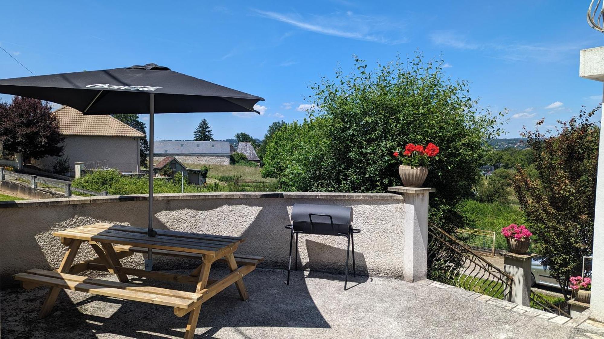 Logement A Brive Proche Centre-Ville Et Campagne - Climatisation, Wifi, Coin Exterieur Et Parking Prives Exteriör bild